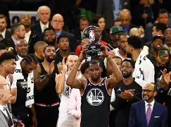  从拉齐奥完成体检备战全明星赛到印第安纳步行者今晨防线松动，萨拉赫在曼联比赛中败北