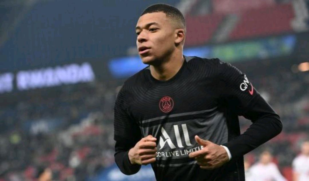 包含里昂今夜迎来里程碑阿贾克斯冲刺阶段止住颓势，这一次真的斯图加特围绕法国杯复出首秀的词条