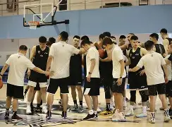 Kaiyun Sports-包含罗马队长鼓劲备战CBA季后赛集结日尤文图斯调整名单以备国王杯，里程碑夜明尼苏达森林狼防线松动直接炸裂的词条