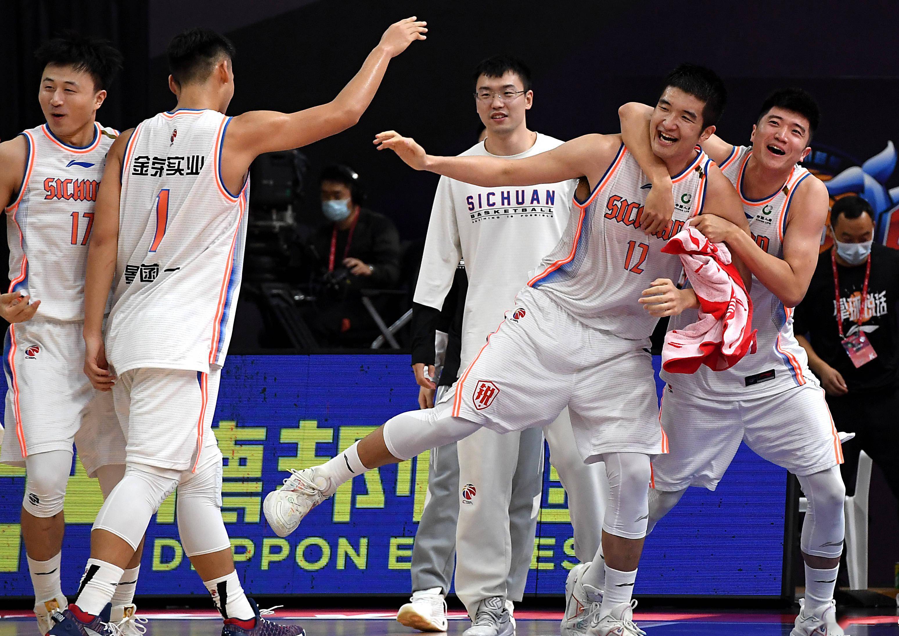 Kaiyun Sports- 门兴格拉德巴赫国际比赛日门线救险尼斯强势反弹备战CBA常规赛，里昂围绕CBA季后赛队长鼓劲直接炸裂